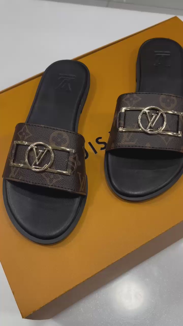 LOUIS VUITTON Flat slippers