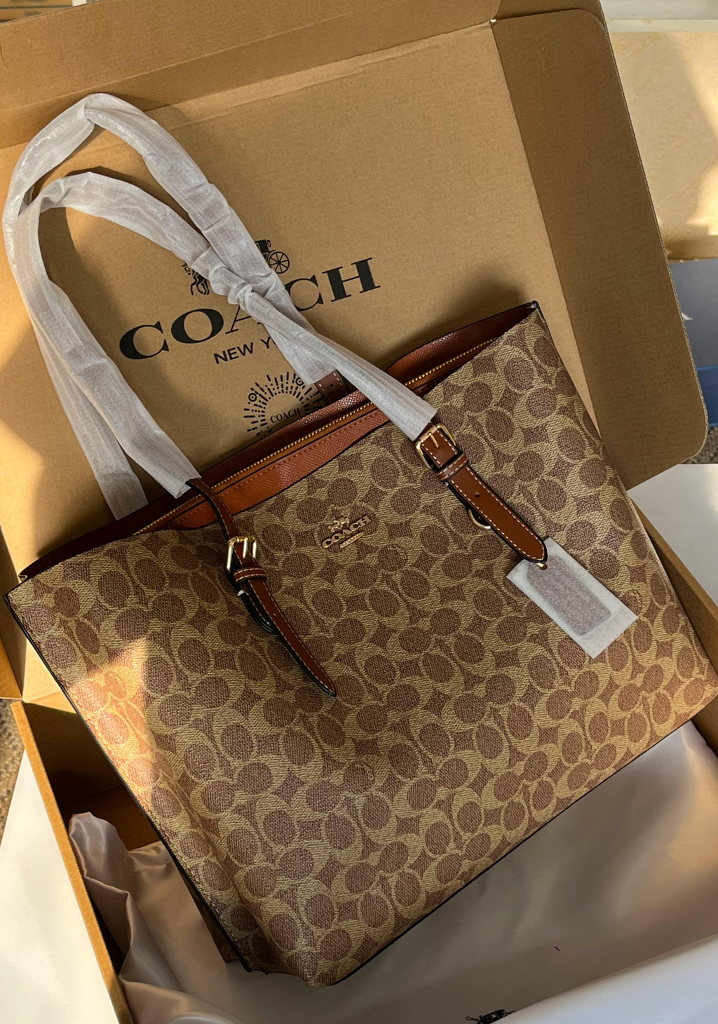 TOTE STYLE HANDBAG